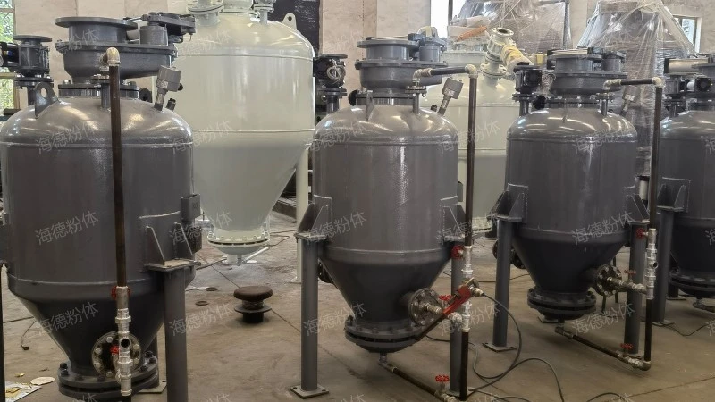 Large capacity pneumatic conveying pump
