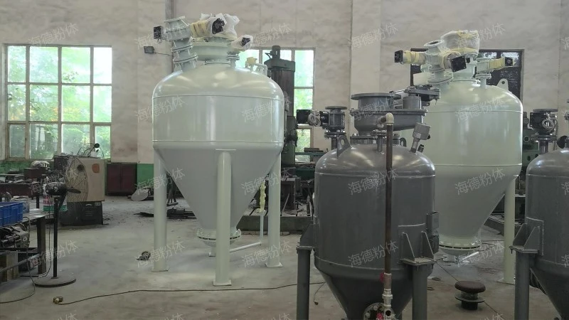 Upward type silo conveying pump