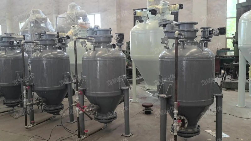 Intermittent pneumatic conveying pump