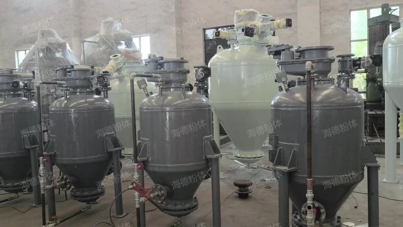 Upward type silo conveying pump