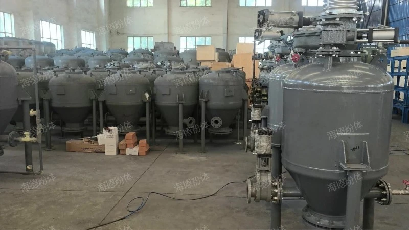 Mobile pneumatic conveying bin pump