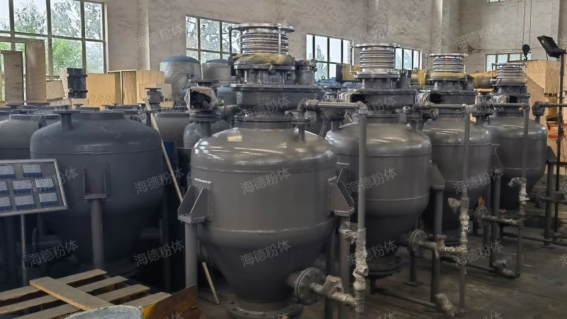 Upward suction bin type ash conveying pump