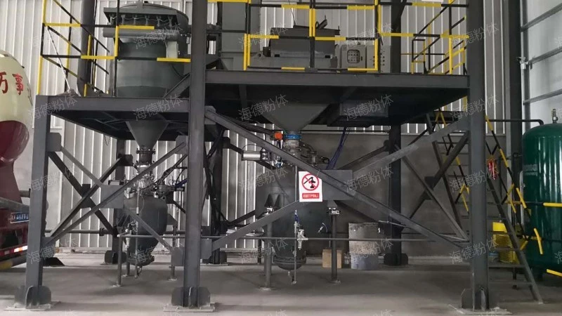 Large capacity powder conveying pump