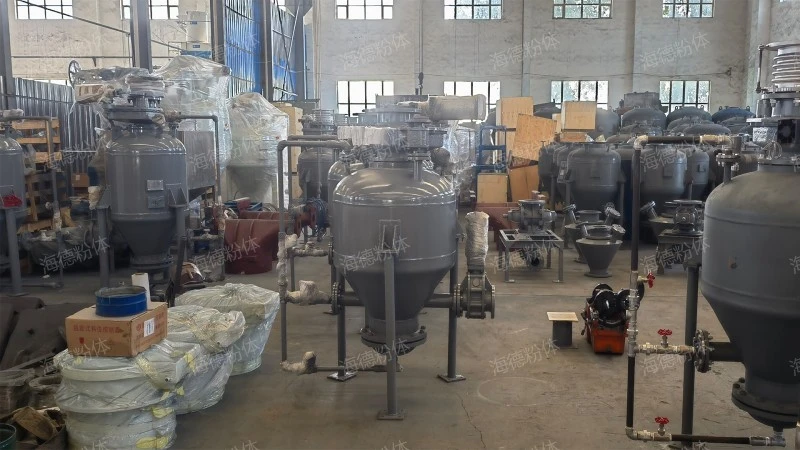 Vertical silo pneumatic conveying pump