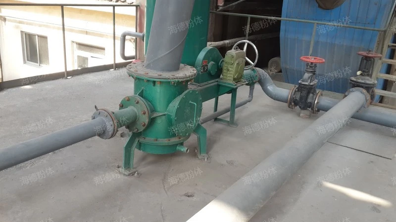 Pneumatic ash conveying material sealing pump