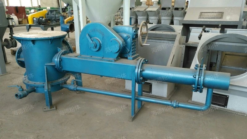 Low pressure material seal pump