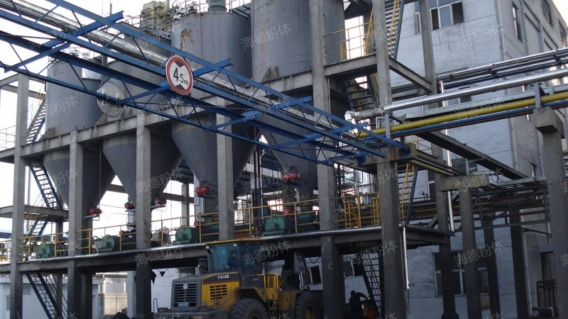 Unloading and conveying materials simultaneously