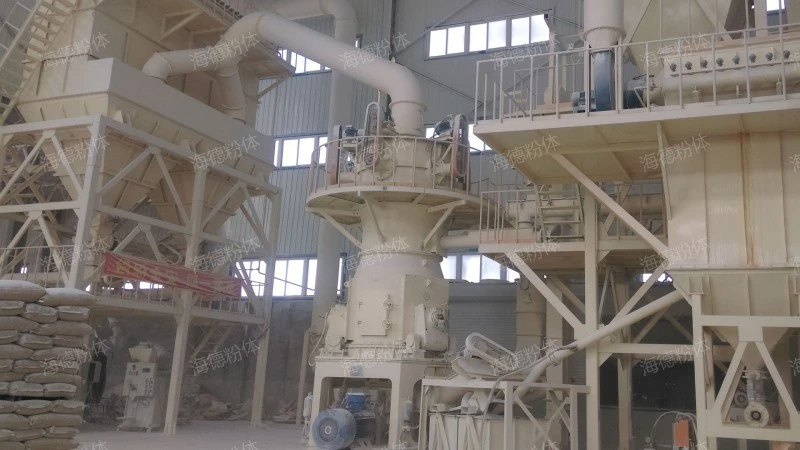 Pneumatic conveying of metal powder materials