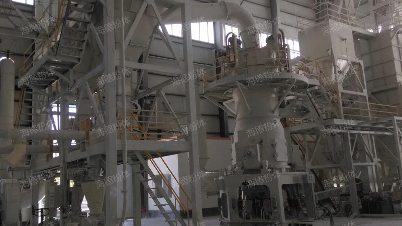 Pneumatic conveying of metal powder materials